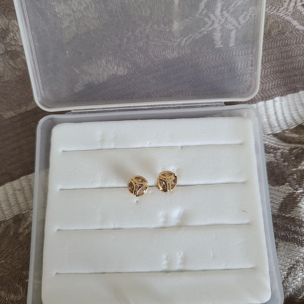Stunning 1/2cttw Jared Diamond Earrings - Picture 4 of 11